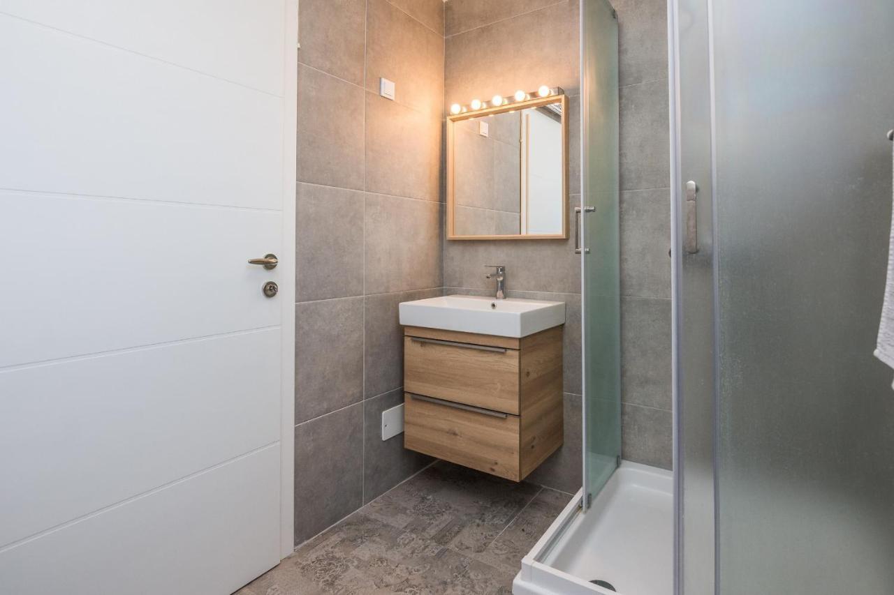Apartments Pejakovic Vir Exteriér fotografie