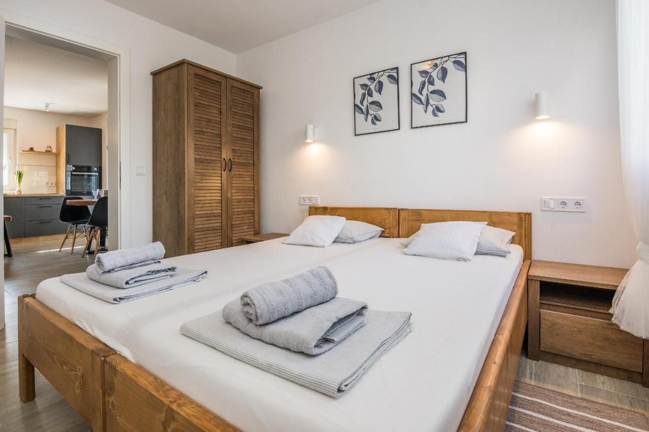 Apartments Pejakovic Vir Exteriér fotografie