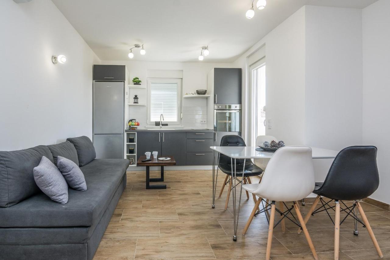 Apartments Pejakovic Vir Exteriér fotografie